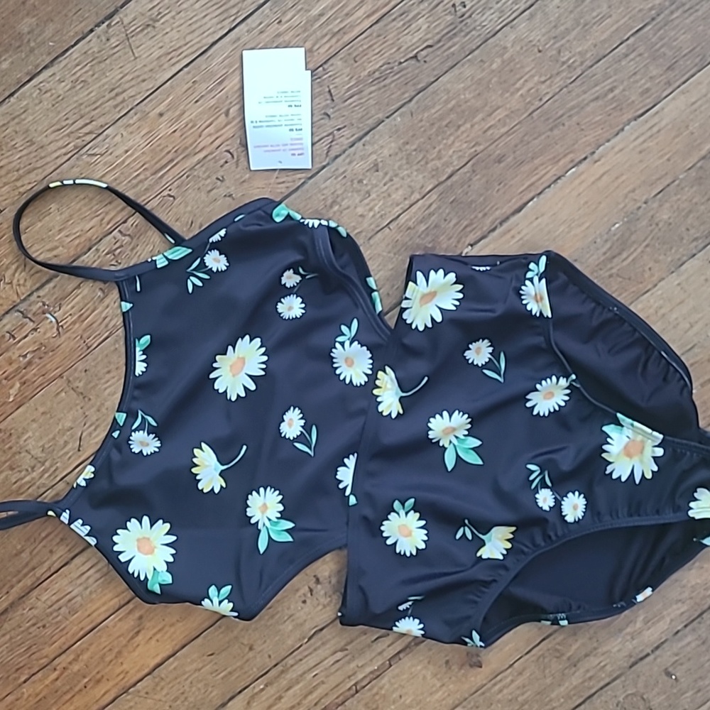 *NWT* Old Navy girls large swimsuit